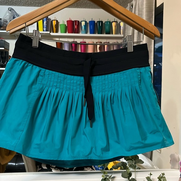 Lululemon skirt size 8 - Picture 1 of 7